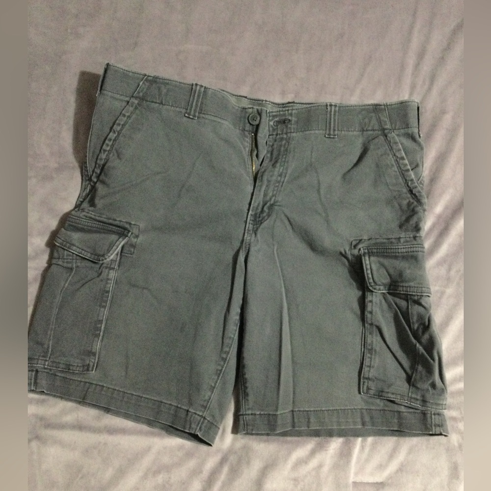 Sonoma Men's Gray Flexwear  Gently Worn Cargo Shorts